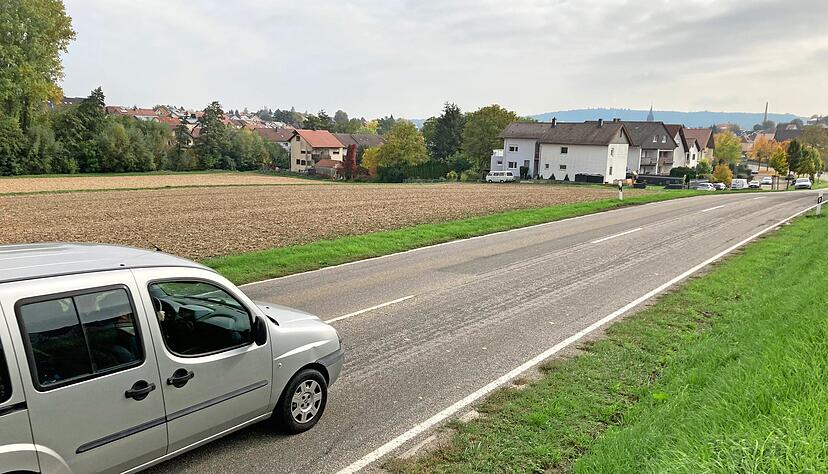 Millioneninvestition am Ortsausgang Richtung Adelshofen: Das künftige Baugebiet Zylinderhof (hier noch als Acker) soll den Eppinger Wohnungsmarkt entlasten. Millioneninvestition am Ortsausgang Richtung Adelshofen: Das künftige Baugebiet Zylinderhof (hier noch als Acker) soll den Eppinger Wohnungsmarkt entlasten.
