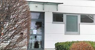 Die Spurensicherung untersucht den Tatort bei der Zahnradfabrik H&auml;nel in Bad Friedrichshall-Kochendorf.