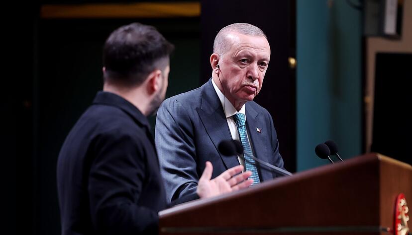 Selenskyj dankt der Türkei für ihre Vermittlerrolle, doch Hoffnungen setzt er auf US-Präsident Trump. Selenskyj dankt der Türkei für ihre Vermittlerrolle, doch Hoffnungen setzt er auf US-Präsident Trump.