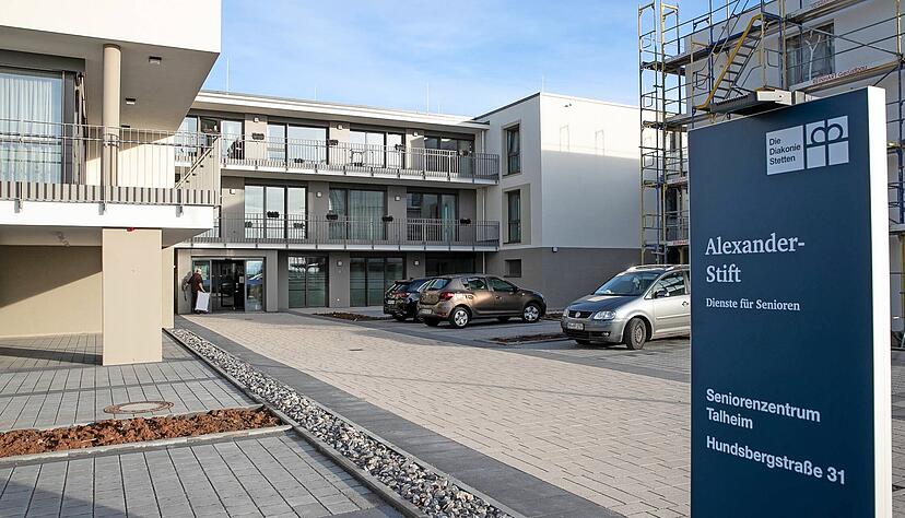 Die ersten Bewohner sind im November ins Pflegeheim in Talheim eingezogen. Das Alexander-Stift bietet 45 Plätze. Die 17 benachbarten betreuten Wohnungen müssen noch fertiggestellt werden. Fotos: Andreas Veigel Die ersten Bewohner sind im November ins Pflegeheim in Talheim eingezogen. Das Alexander-Stift bietet 45 Plätze. Die 17 benachbarten betreuten Wohnungen müssen noch fertiggestellt werden. Fotos: Andreas Veigel
