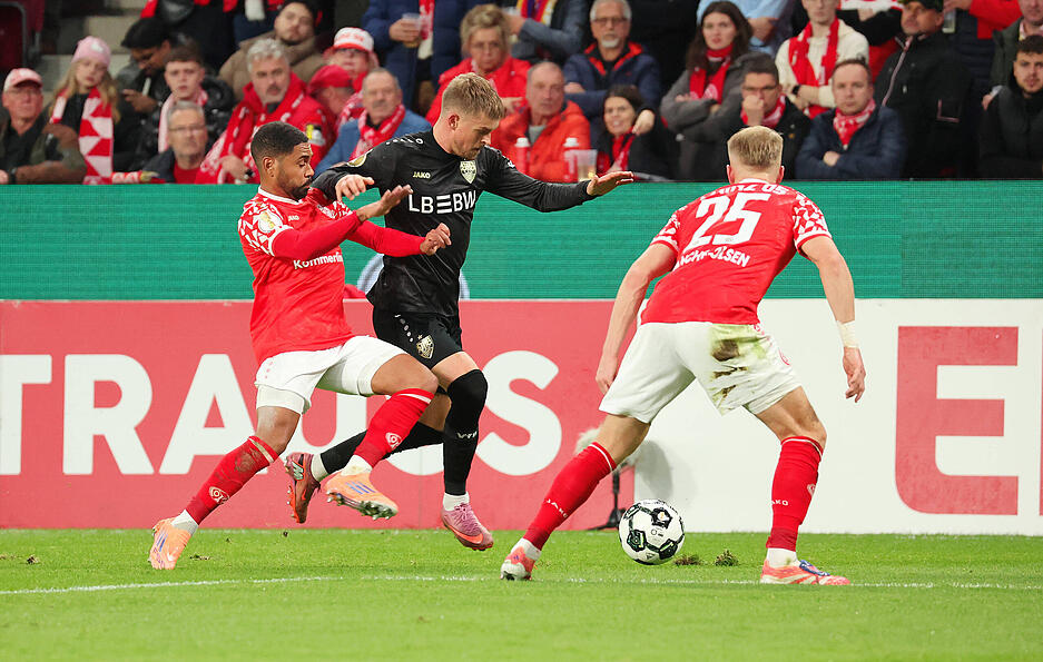 Maximilian Mittelstädt: Ein Einsatz war nicht ganz sicher, am Ende spielte Mittelstädt doch. Nicht so auffällig, wie üblich. Aber sorgte hinten für Stabilität und war vorne Anspielstation. Note: 4 Maximilian Mittelstädt: Ein Einsatz war nicht ganz sicher, am Ende spielte Mittelstädt doch. Nicht so auffällig, wie üblich. Aber sorgte hinten für Stabilität und war vorne Anspielstation. Note: 4