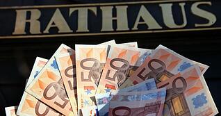 L&auml;nder mit hochverschuldeten Kommunen sollen Geld vom Bund bekommen. (Illustration)
