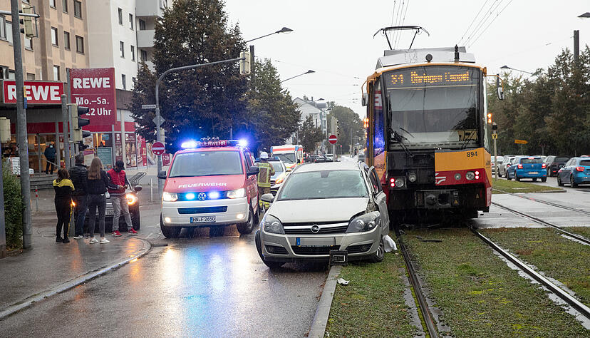 Nach einem Unfall in der Moltkestraße kommt es zu Verzögerungen im Stadtbahnverkehr. Foto: Andreas Veigel Nach einem Unfall in der Moltkestraße kommt es zu Verzögerungen im Stadtbahnverkehr. Foto: Andreas Veigel