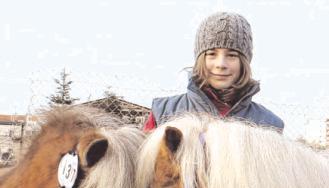 Am Rand des Ponyrings: Drei, die sich sichtlich mögen.Fotos: Bettina Henke