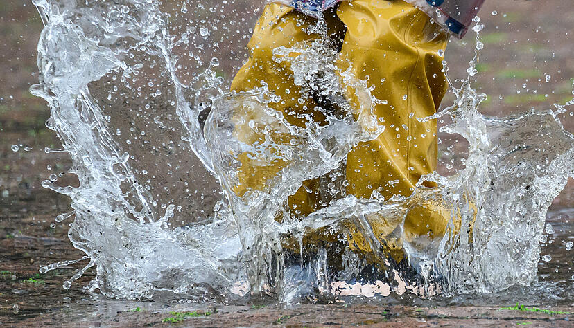 Viel Regen kann am Wochenende in Baden-Württemberg zu Hochwassern führen. Bis zu 100 Liter könnte es in Staulagen geben
