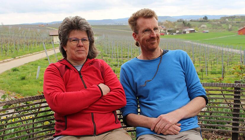 Sandra Böhringer und Claus Müller, die Eltern von Ronja Böhringer, stehen hinter ihrem Kind und unterstützen es. Claus Müller engagiert sich in der Selbshilfegruppe von Trans-Eltern.
Foto: Jürgen Kümmerle. Sandra Böhringer und Claus Müller, die Eltern von Ronja Böhringer, stehen hinter ihrem Kind und unterstützen es. Claus Müller engagiert sich in der Selbshilfegruppe von Trans-Eltern.
Foto: Jürgen Kümmerle.