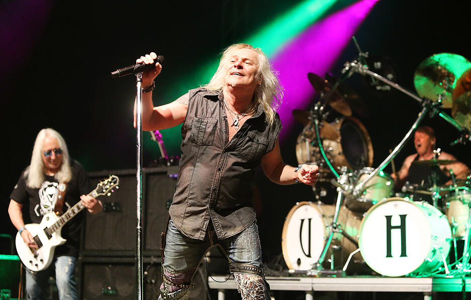 Juni 2016: Hardrock aus den 1970ern beim dritten Blackheep-Festival. Uriah Heep mit Gründungsmitglied Mick Box (links) und Sänger Bernie Shaw. 7 500 Besucher erleben
an drei Festivaltagen 18 Bands auf dem idyllischen Gelände in Bad Rappenau-Bonfeld.