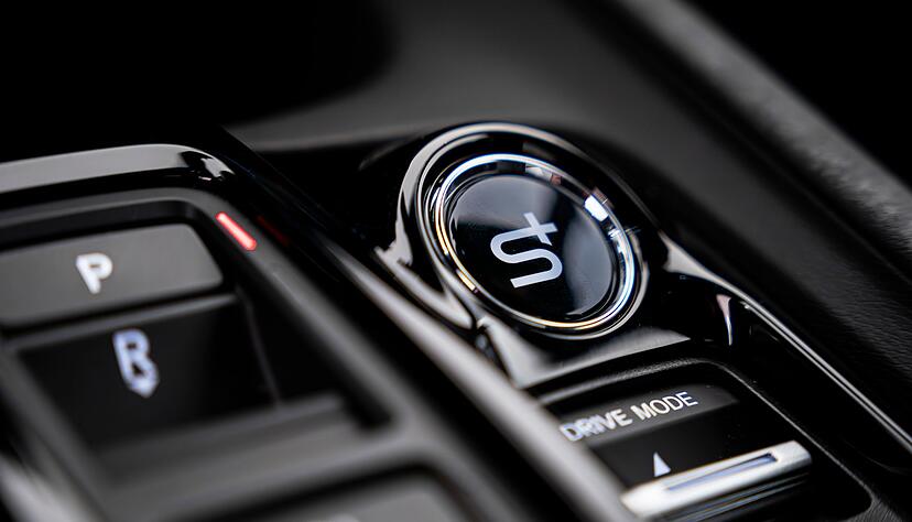 Press the Button: Mit dem S+-Shift-Getriebe zaubert Honda virtuelle Schaltsufen und sorgt für Sportwagenflair. Press the Button: Mit dem S+-Shift-Getriebe zaubert Honda virtuelle Schaltsufen und sorgt für Sportwagenflair.