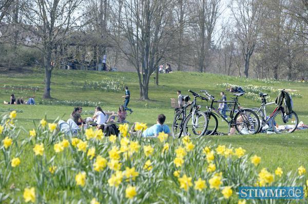 In Heilbronn drängen die Menschen am ersten wirklichen Frühlingswochenende ins Freie In Heilbronn drängen die Menschen am ersten wirklichen Frühlingswochenende ins Freie
