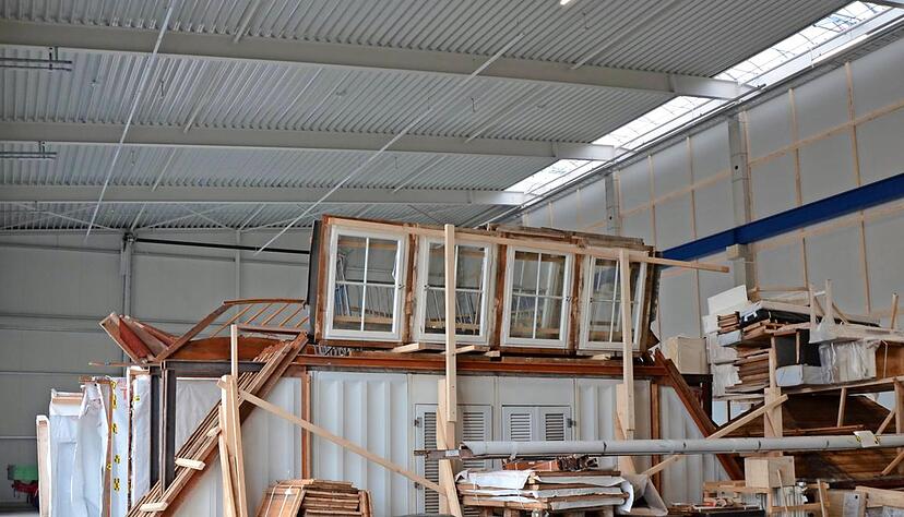 Derzeit lagern die Teile des von MAN produzierten Gebäudes in einer Halle in Oberschwaben. Derzeit lagern die Teile des von MAN produzierten Gebäudes in einer Halle in Oberschwaben.