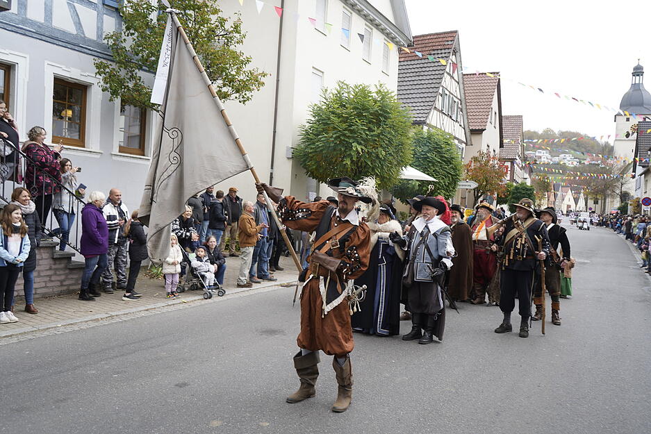 Am Samstagnachmittag startete der Umzug durch die Hauptstraße von Dörzbach.