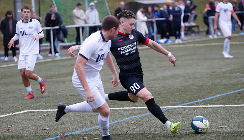 Elyesa Cetin (rechts) war vereinslos und schloss sich T&uuml;rkspor Eppingen kurz vor der Winterpause an.