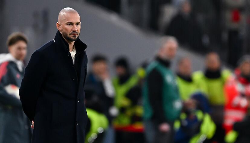 Hoffenheims Trainer Christian Ilzer am Spielfeldrand.