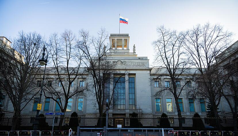 Die Beschuldigte soll Kontakt in die russische Botschaft unterhalten haben.