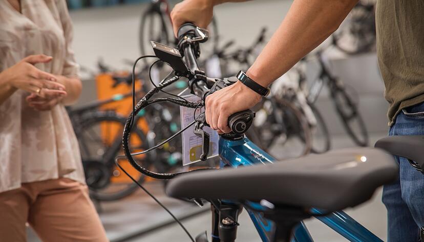 Hohe Rabatte m&ouml;glich: Wer beim Fahrradkauf verhandelt, spart oft mehrere hundert Euro.