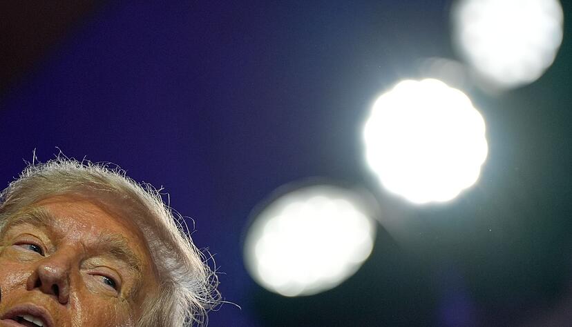 Trumps ist laut Medienberichten informiert worden, dass sein Name in den Epstein-Akten auftaucht. Der Kontext ist unklar. Trumps ist laut Medienberichten informiert worden, dass sein Name in den Epstein-Akten auftaucht. Der Kontext ist unklar.