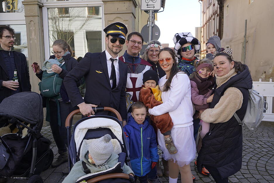 Der traditionelle Leiergassenumzug in Eppingen brachte mit dem Motto „Erfinder und Entdecker“ kreative Kostüme hervor.