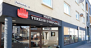 Februar: Die Lezizel-Filiale in der Heilbronner Paulinenstra&szlig;e feiert Neuer&ouml;ffnung. Als Spezialit&auml;t gibt es Manti, das sind t&uuml;rkische Teigtaschen.