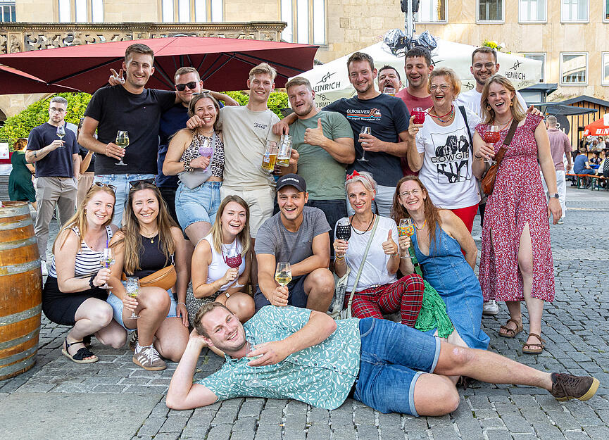 Tausende feiern am Samstag ausgelassen das Weindorf-Finale in Heilbronn.