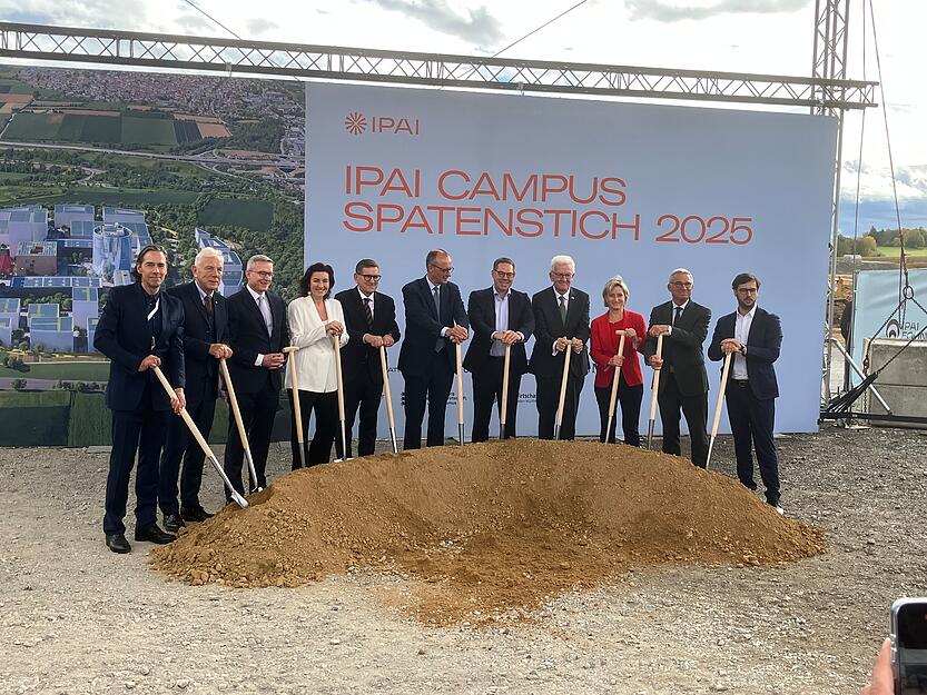 Hoher Besuch in Heilbronn: Bundeskanzler Merz nahm am Dienstag am Spatenstich auf dem Ipai-Gelände teil. Als Souvenir nahm er einen Spaten mit nach Hause.
