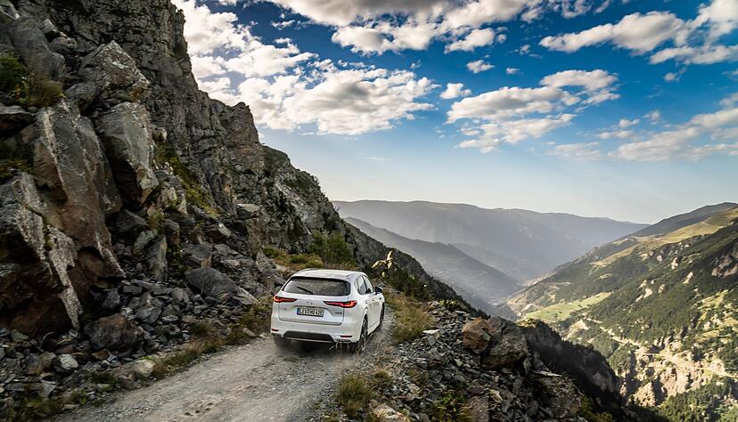 Dank seines Allradantriebs liefert der Mazda CX-60 auch auf anspruchsvollen Strecken eine gute Performance.