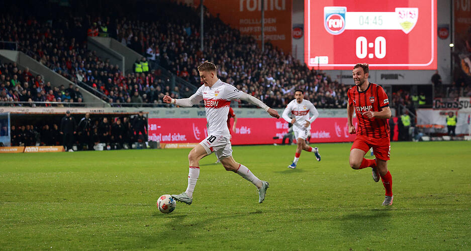 Chris Führich: Hellwach in der Anfangsphase. Erobert den Ball, dribbelt sich vor das Heidenheimer Tor und trifft. Starke Aktion und sehr wichtig für den VfB. Note: 2 Chris Führich: Hellwach in der Anfangsphase. Erobert den Ball, dribbelt sich vor das Heidenheimer Tor und trifft. Starke Aktion und sehr wichtig für den VfB. Note: 2