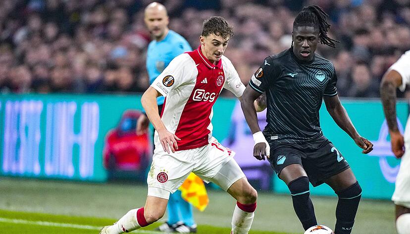 Der VfB Stuttgart soll Interesse an Loum Tchaouna (r.) von Lazio Rom haben. Der VfB Stuttgart soll Interesse an Loum Tchaouna (r.) von Lazio Rom haben.