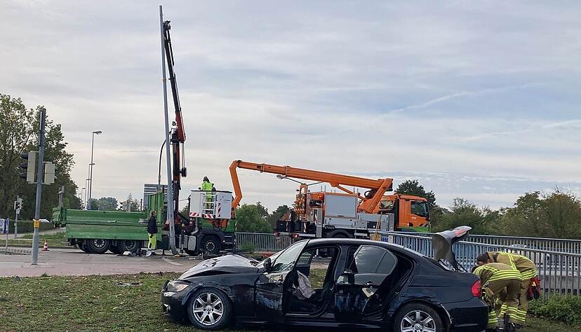 Schwerer Unfall an der Otto-Konz-Br&uuml;cke in Heilbronn