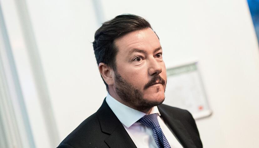 Die Signa Holding GmbH des österreichischen Immobilien- und Handelsunternehmers René Benko hat eine Insolvenzanmeldung angekündigt. Die Signa Holding GmbH des österreichischen Immobilien- und Handelsunternehmers René Benko hat eine Insolvenzanmeldung angekündigt.