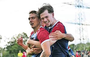 Kein gemeinsamer Jubel: Niklas D&ouml;rr (rechts) geh&ouml;rte zuletzt ebenso wie Ivan Beslic (links) zu den Dauerbrennern beim FSV, wird am Wochenende aber zuschauen m&uuml;ssen.