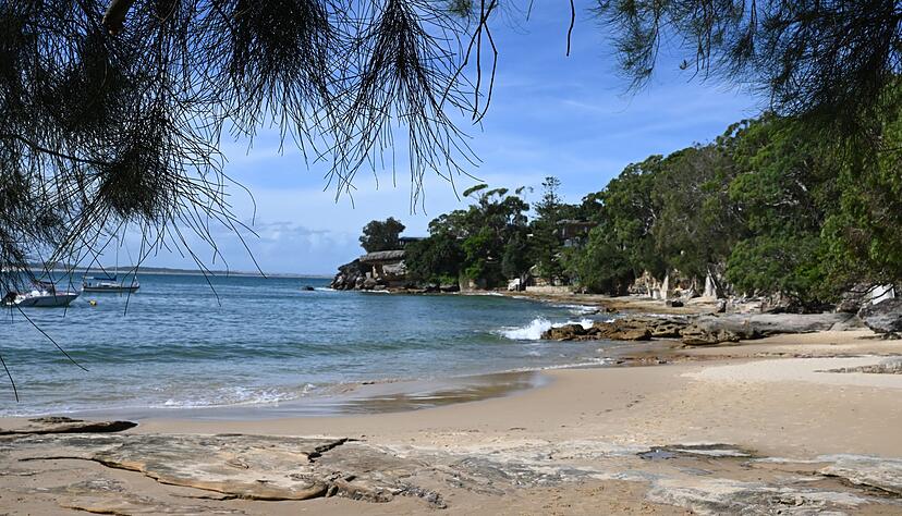 Augenzeugen am Gunyah Beach eilten der Frau zu Hilfe - und retteten ihr vermutlich das Leben. Augenzeugen am Gunyah Beach eilten der Frau zu Hilfe - und retteten ihr vermutlich das Leben.