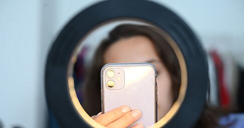 Das Licht stimmt schon mal: Viele Kinder träumen von einer Karriere als Influencer. Das Licht stimmt schon mal: Viele Kinder träumen von einer Karriere als Influencer.