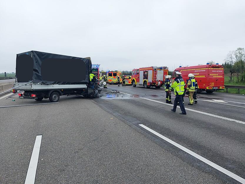 Zahlreiche Einsatzkr&auml;fte sind vor Ort.