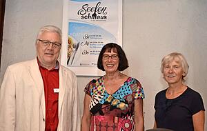 Das Seelenschmaus-Team am Dienstag (von links): Pfarrer i.R. Johannes Adolph, Heidi Weeber und Anna Gasch. Foto: Stefanie Pf&auml;ffle