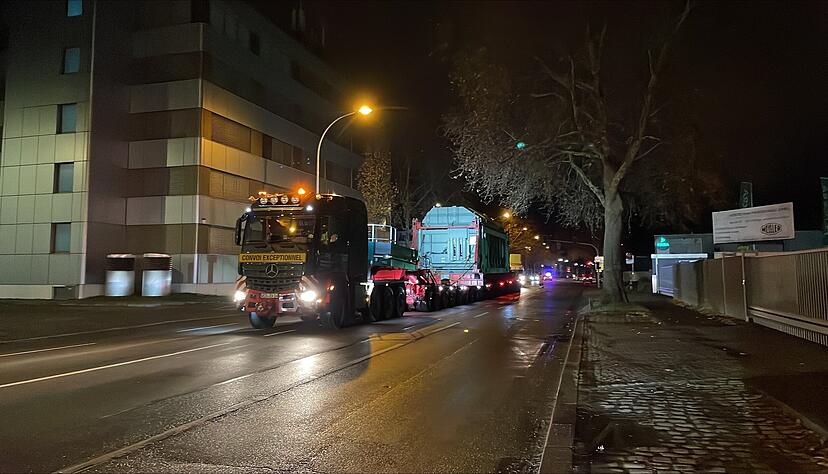 Ein Schwertransport mit einen Transformator für das Suedlink-Projekt. In der Nacht auf Mittwoch wird eine 100 Tonnen schwere Kabeltrommel transportiert.