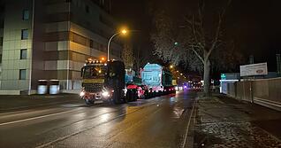 Ein Schwertransport mit einen Transformator für das Suedlink-Projekt. In der Nacht auf Mittwoch wird eine 100 Tonnen schwere Kabeltrommel transportiert. Ein Schwertransport mit einen Transformator für das Suedlink-Projekt. In der Nacht auf Mittwoch wird eine 100 Tonnen schwere Kabeltrommel transportiert.