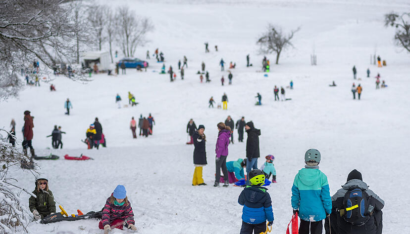 Die Menschen in der Region lieben den Schnee, viele fahren zum Beispiel zum Rodeln an den Stocksberg. Einige Klubs setzen auf Wintersport und organisieren Ausfahren. Die Menschen in der Region lieben den Schnee, viele fahren zum Beispiel zum Rodeln an den Stocksberg. Einige Klubs setzen auf Wintersport und organisieren Ausfahren.