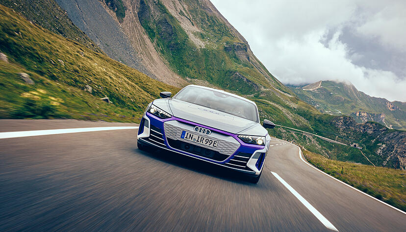Zu ihrem 40. Geburtstag legt die Audi Sport GmbH aus Neckarsulm ein Sondermodell des elektrischen Viertürers RS E-Tron GT auf.