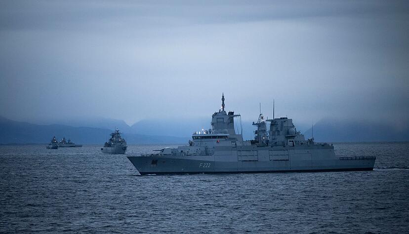 Neun Schiffe und ein U-Boot sind an der Gro&szlig;&uuml;bung beteiligt.