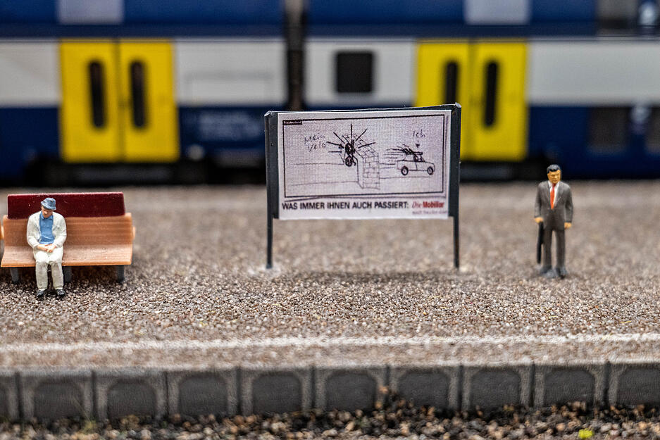 Miniaturbahnhöfe vermitteln realistische Eisenbahnatmosphäre im kleinen Maßstab.