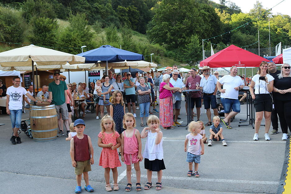 Erfolgreiche Premiere in Weißbach: Kochertaler Weinsommer begeistert Besucher
