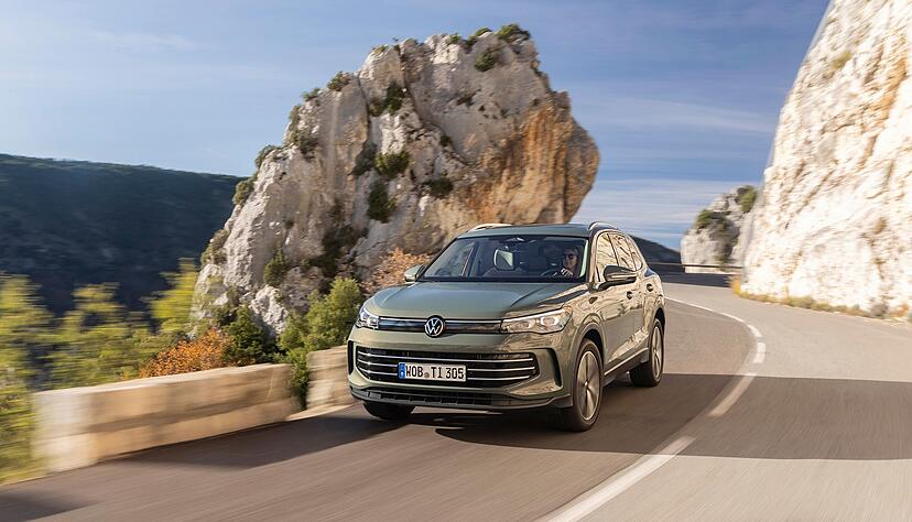 Auf den ersten Blick fast wie der alte: Optisch haben die Designer den neuen Tiguan nur zaghaft weiterentwickelt. Auf den ersten Blick fast wie der alte: Optisch haben die Designer den neuen Tiguan nur zaghaft weiterentwickelt.