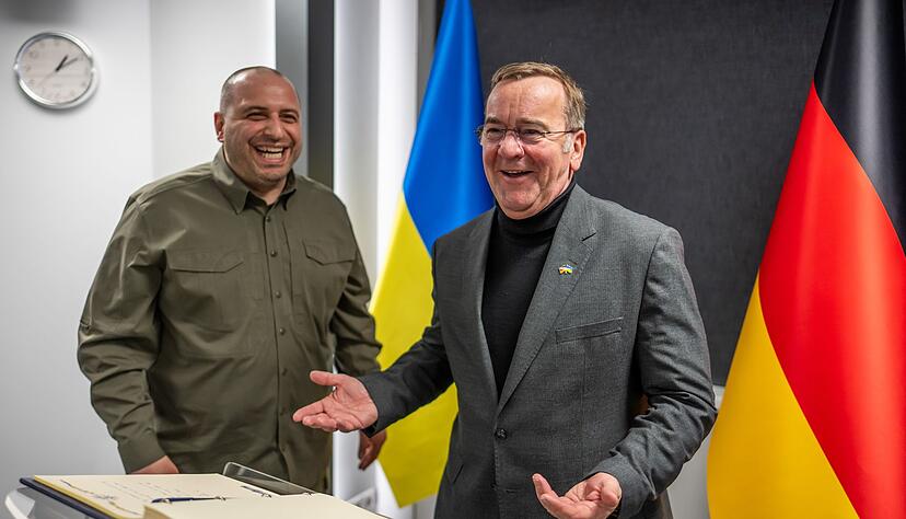 In Kiew traf Verteidigungsminister Pistorius (r) auch seinen ukrainischen Amtskollegen Rustem Umjerow.