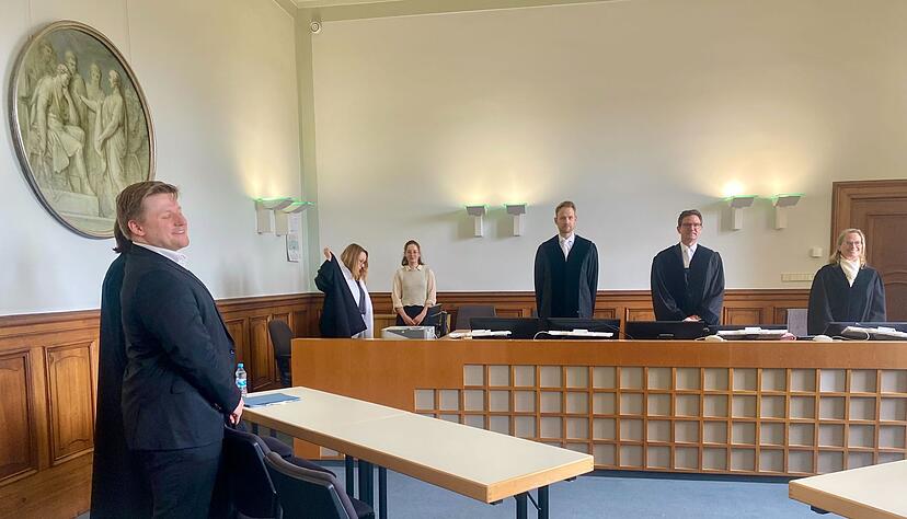 Ein spitzer Kommentar von El Hotzo zum Attentat auf Donald Trump im US-Wahlkampf hatte erneut die Berliner Justiz beschäftigt. Ein spitzer Kommentar von El Hotzo zum Attentat auf Donald Trump im US-Wahlkampf hatte erneut die Berliner Justiz beschäftigt.