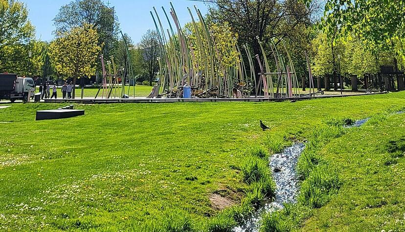 Spazieren gehen im Park. Das hilft neben Gartenarbeit den Hohenlohern im Kampf gegen die Fr&uuml;hjahrsm&uuml;digkeit.