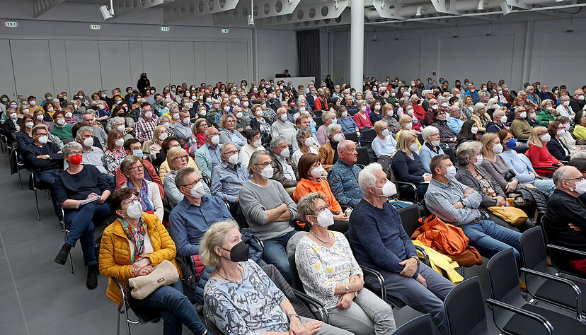 Abendvorlesung Medizin Hautnah zum Thema Autoimmunerkrankungen, Referent Prof. Henes, T&uuml;bingen und Verabschiedung Iris Baars-Werner.