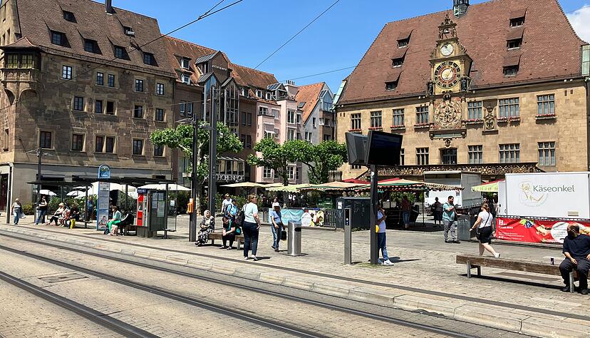 Eine Gruppe von Mädchen fällt im Bereich des Marktplatzes Heilbronn negativ auf.
