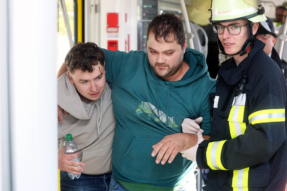 Rettungskräfte trainieren in Schwaigern für Notfall-Situation im Bahnverkehr Rettungskräfte trainieren in Schwaigern für Notfall-Situation im Bahnverkehr