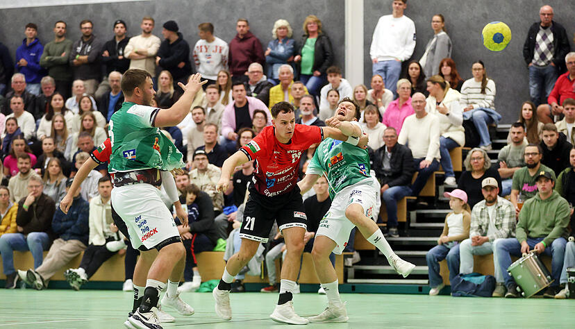 Jan-Paul K&uuml;rschner (Mitte) und die SG Schozach-Bottwartal hat bei der SG Lauterstein den ersten Ausw&auml;rtssieg der Saison verbucht.