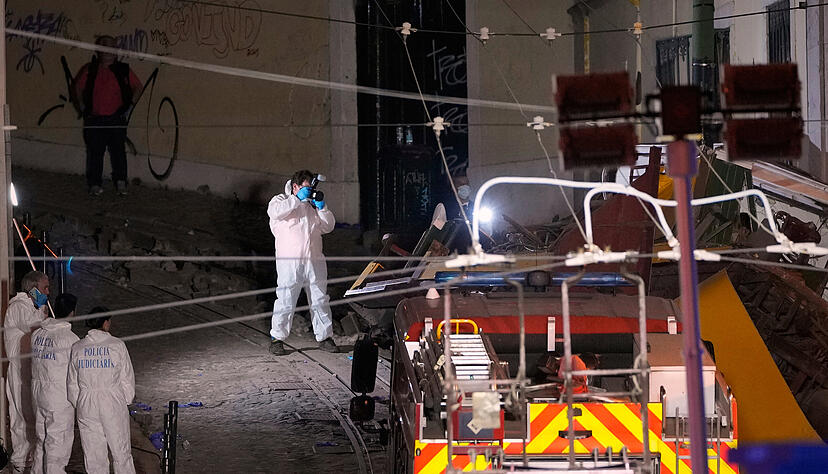 Die Kriminalpolizei untersucht in Lissabon den Seilbahn-Unfall.